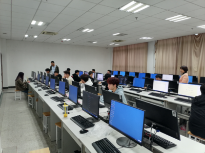 技藝爭(zhēng)鋒，代碼生輝——我校第六屆學(xué)生技能競(jìng)賽之Web前端設(shè)計(jì)賽項(xiàng)圓滿落幕